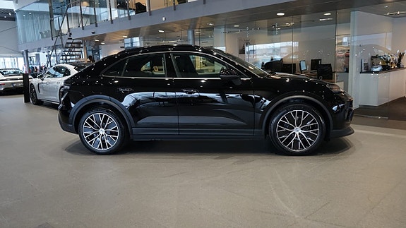 Porsche Macan 4 of 5