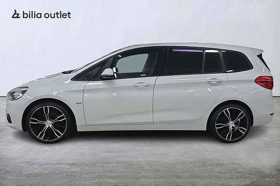 BMW 218d 4 of 5