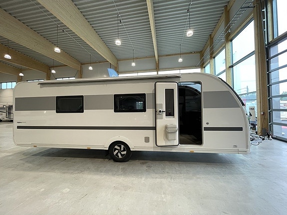 Adria Alpina 663 HT / ALDE / Markis / Frontkök / AC / Tvärställd-Queens-bed 2 of 5