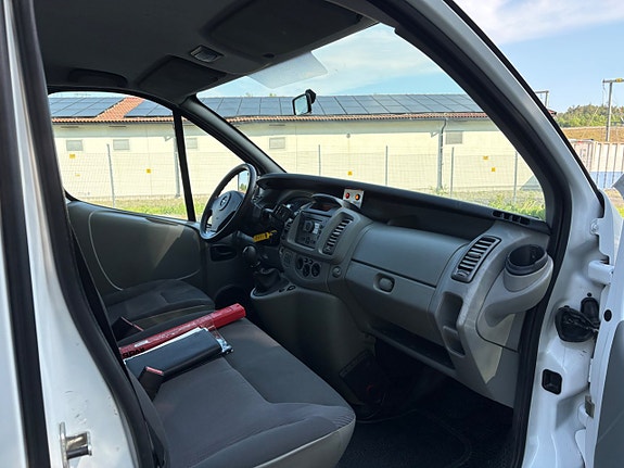Opel Vivaro 11 of 23
