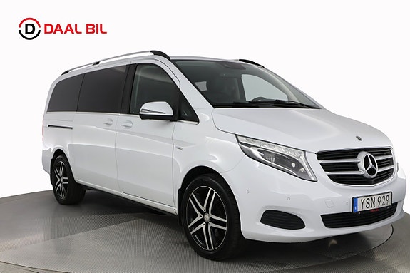 Mercedes-Benz V250 3 of 5
