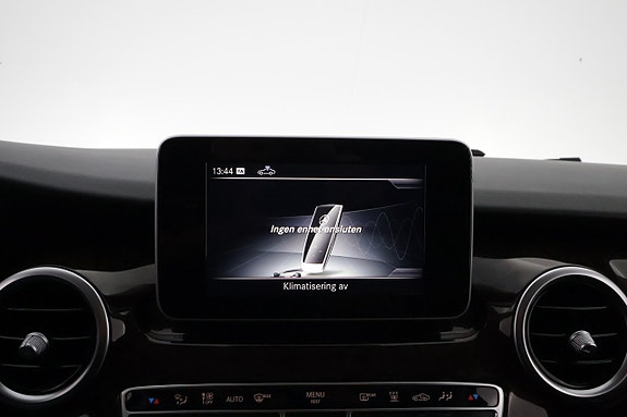Mercedes-Benz V250 20 of 26