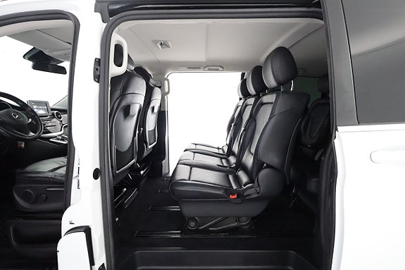 Mercedes-Benz V250 12 of 26