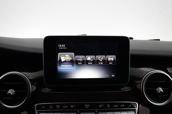 Mercedes-Benz V250 17 of 26