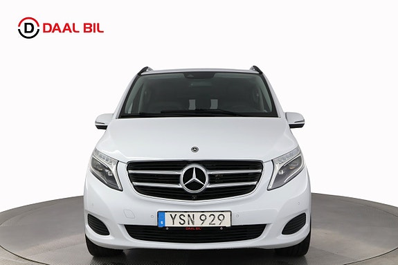 Mercedes-Benz V250 2 of 5