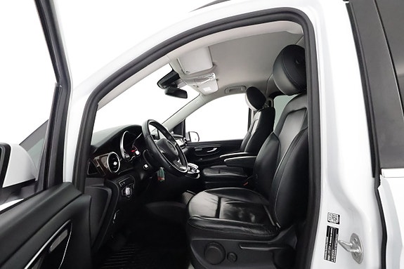 Mercedes-Benz V250 10 of 26