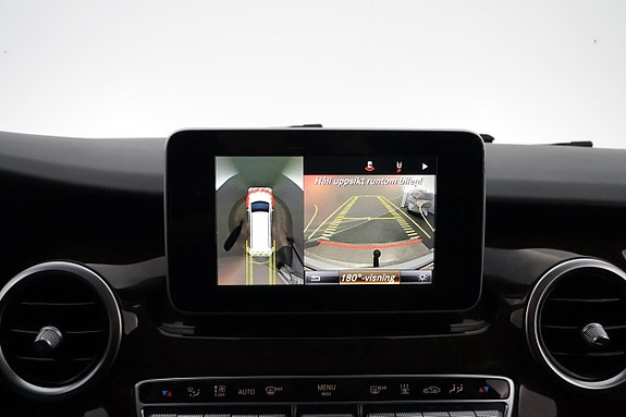 Mercedes-Benz V250 18 of 26
