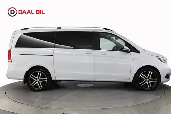 Mercedes-Benz V250 5 of 5