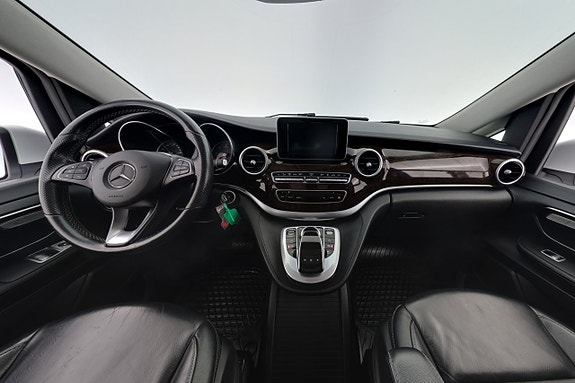 Mercedes-Benz V250 13 of 26