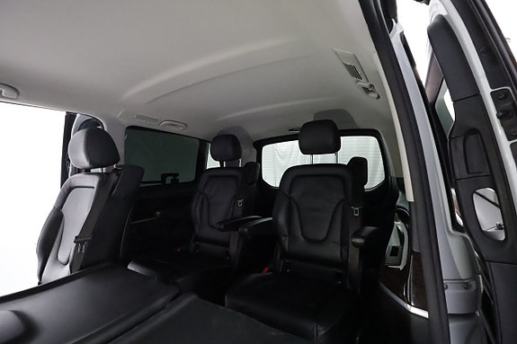 Mercedes-Benz V250 15 of 26