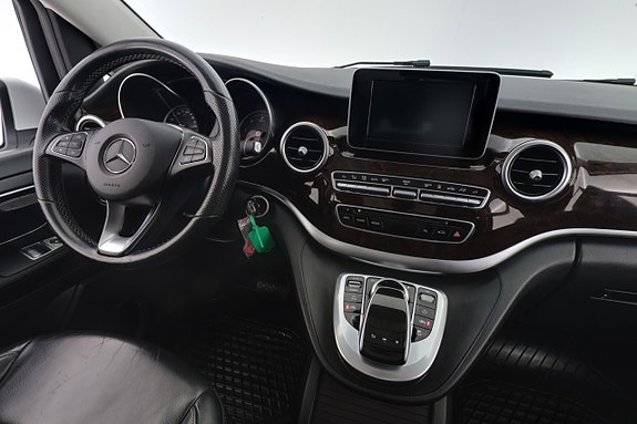 Mercedes-Benz V250 14 of 26