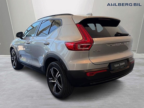 Volvo XC40 3 of 5