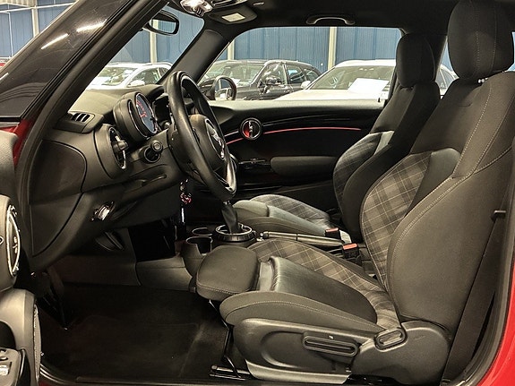 MINI Cooper S 7 of 17