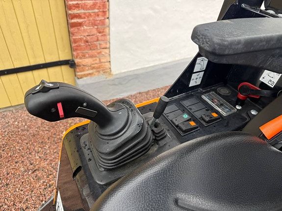 Kompaktlastare, ny Giant G2500HD med eurofäste! 7 of 12