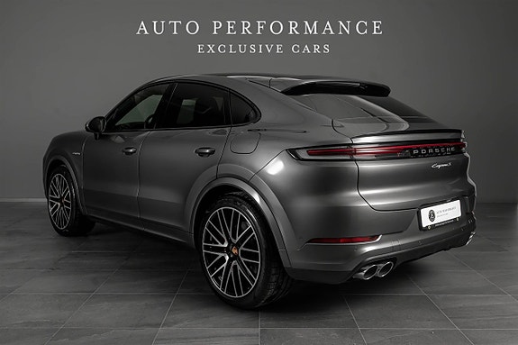 Porsche Cayenne 2 of 5