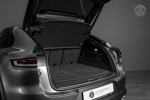 Porsche Cayenne 4 of 5