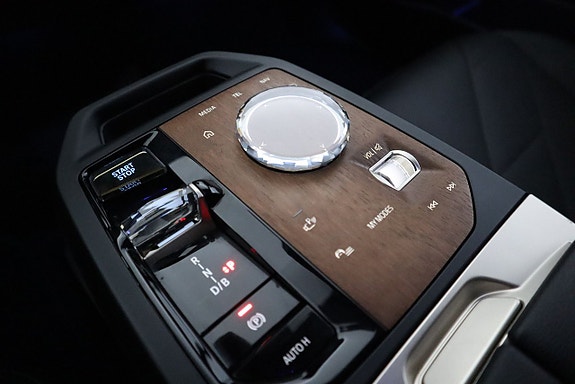 BMW iX 25 of 26