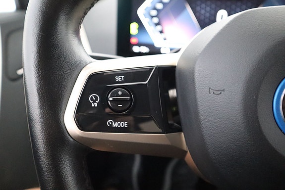 BMW iX 20 of 26