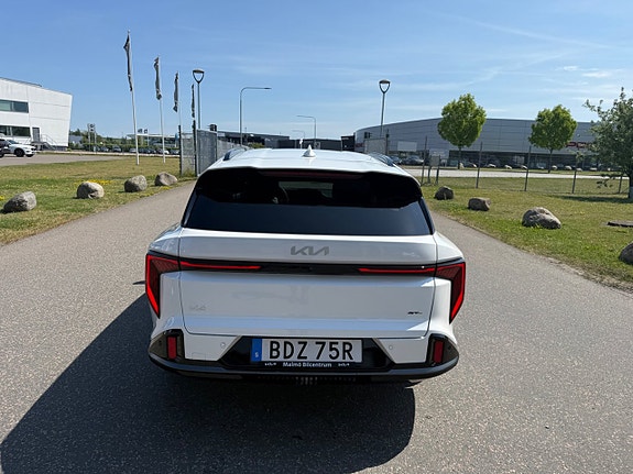 Kia K4 3 of 5