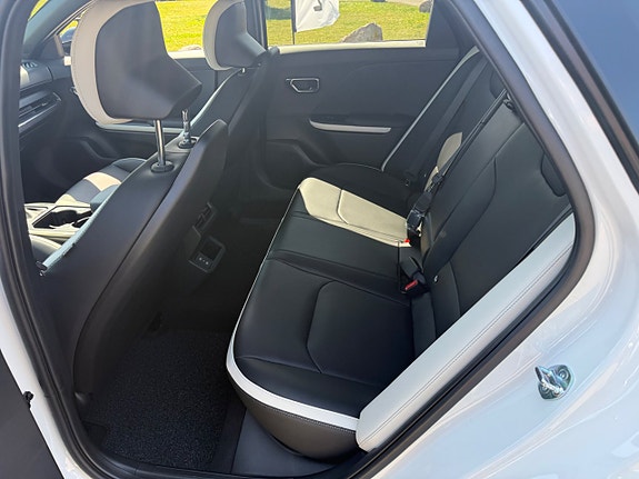 Kia K4 11 of 18