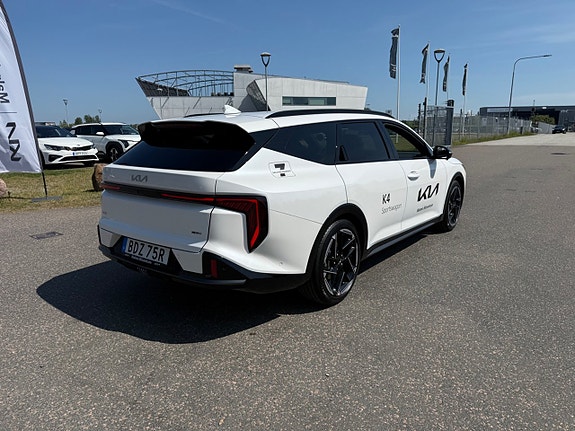 Kia K4 4 of 5