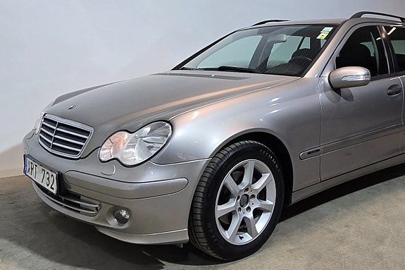 Mercedes-Benz C180 3 of 5