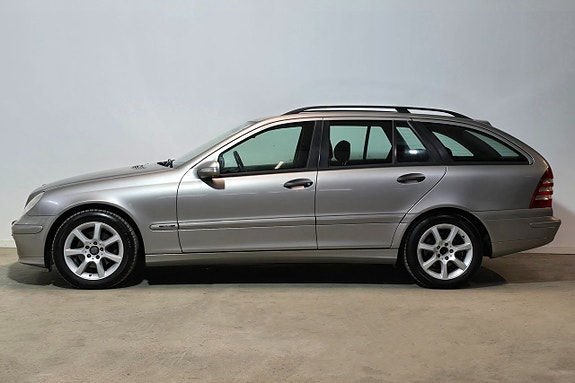 Mercedes-Benz C180 4 of 5