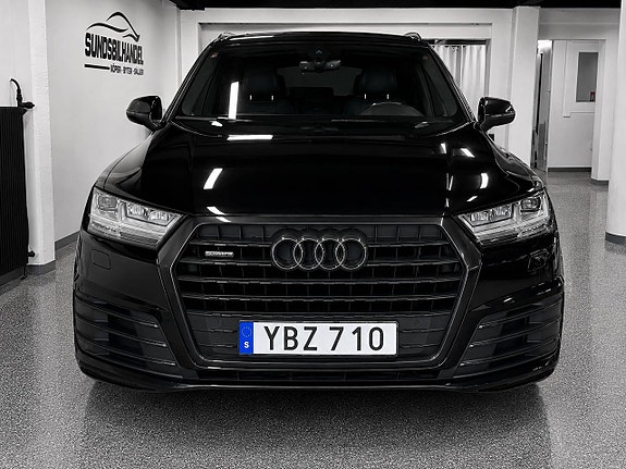 Audi Q7 2 of 5