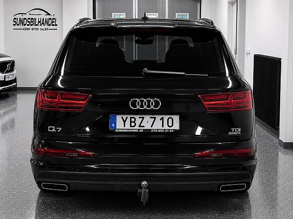 Audi Q7 4 of 5