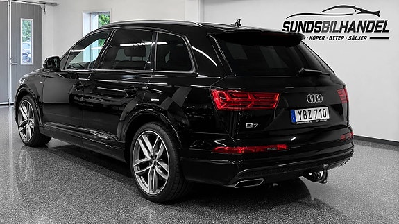 Audi Q7 3 of 5