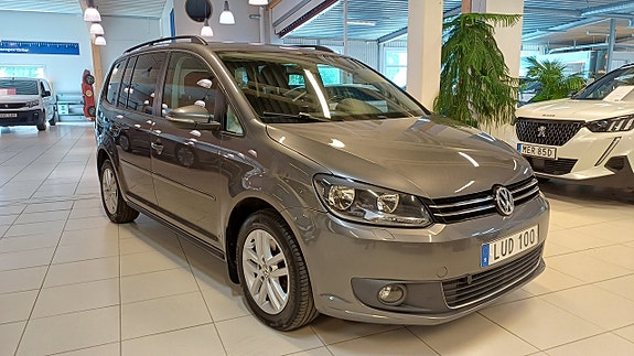 Volkswagen Touran 2 of 5