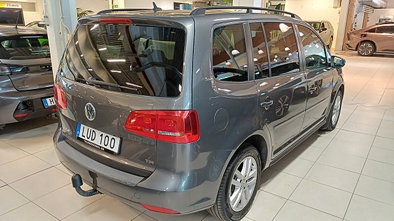 Volkswagen Touran 4 of 5