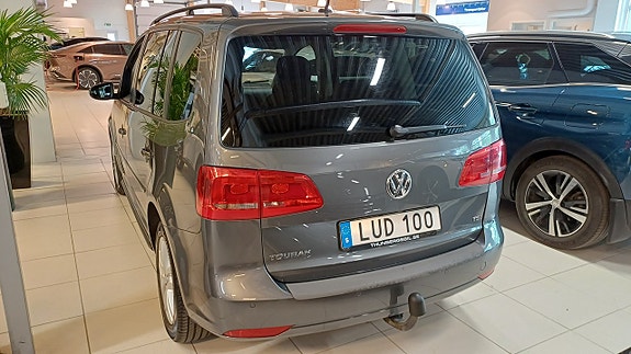 Volkswagen Touran 3 of 5