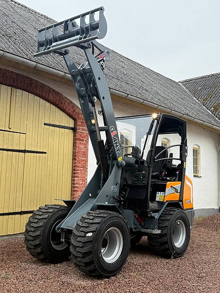 (traktor) Ny Giant G2500HD med eurofäste! 3 of 12
