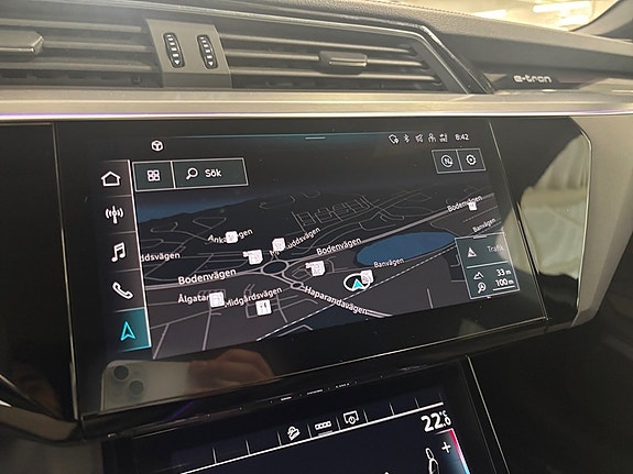 Audi e-tron 10 of 13