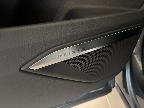 Audi e-tron 8 of 13