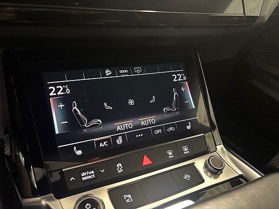 Audi e-tron 9 of 13