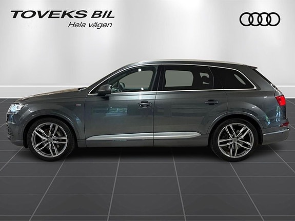 Audi Q7 2 of 27