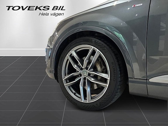 Audi Q7 9 of 27