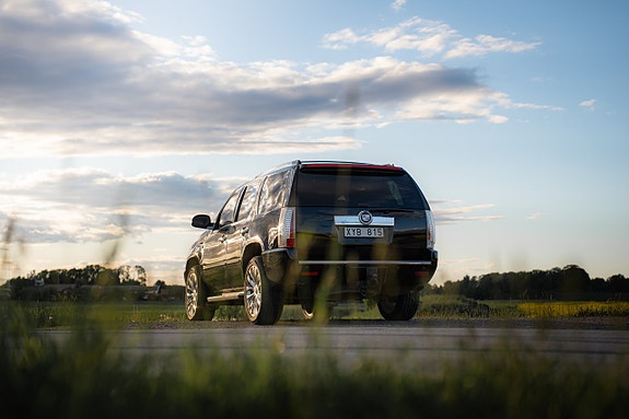 Cadillac Escalade 4 of 5