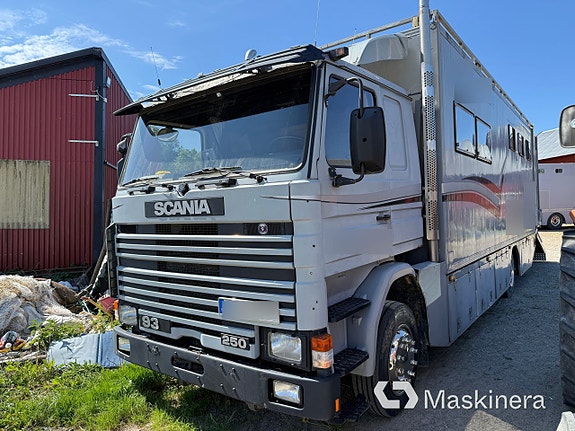 Hästlastbil Scania R93ML 4X2