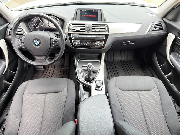 BMW 118i 10 of 15