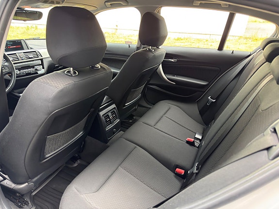 BMW 118i 9 of 15