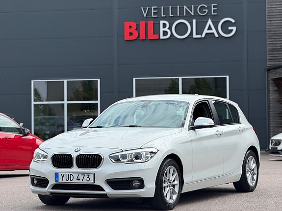 BMW 118i 2 of 15