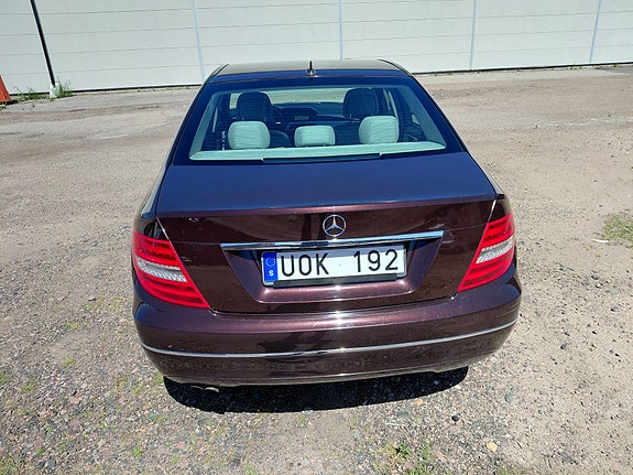 Mercedes-Benz C180 4 of 5