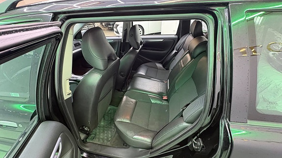 Volvo V70 12 of 20