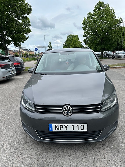 Volkswagen Touran 2 of 4