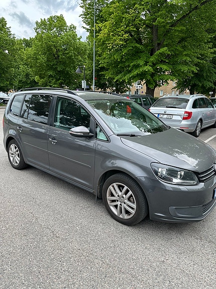 Volkswagen Touran 3 of 4