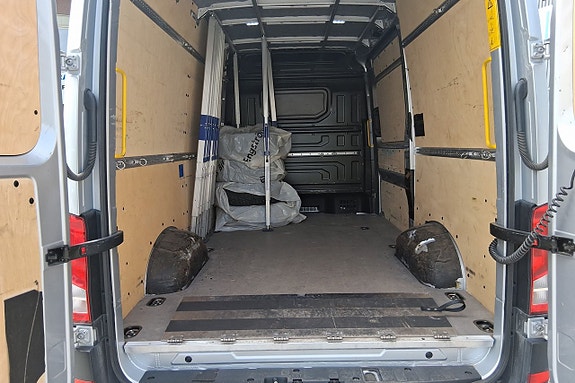 Volkswagen Crafter 11 of 13