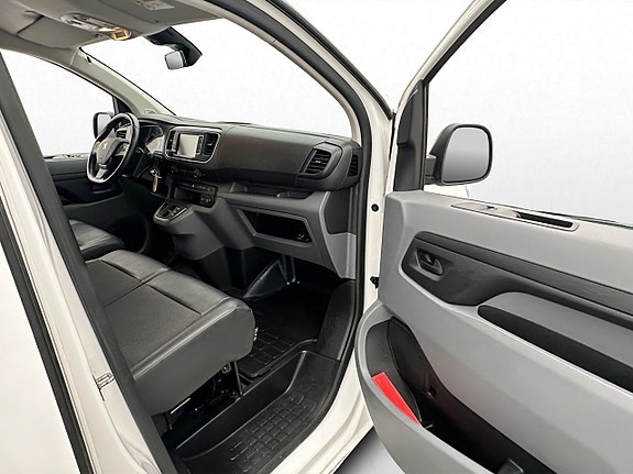 Peugeot e-Expert 26 of 30